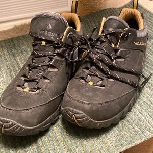 Vasque Mens lightweight low top hiking boots size 10